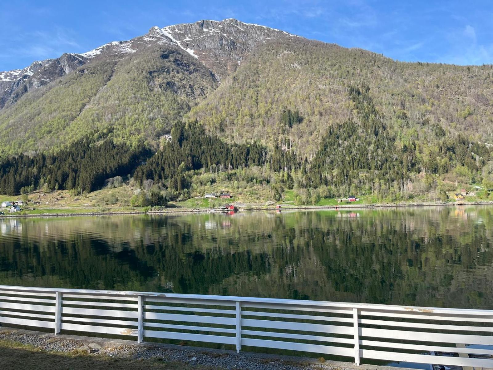 Der Fjordtraum In Balestrand Direkt Am Wasser Buitenkant foto